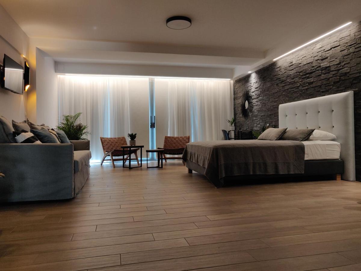 Sunny New Lovely Apartment 60 Meters From The Metro Atena Exterior foto