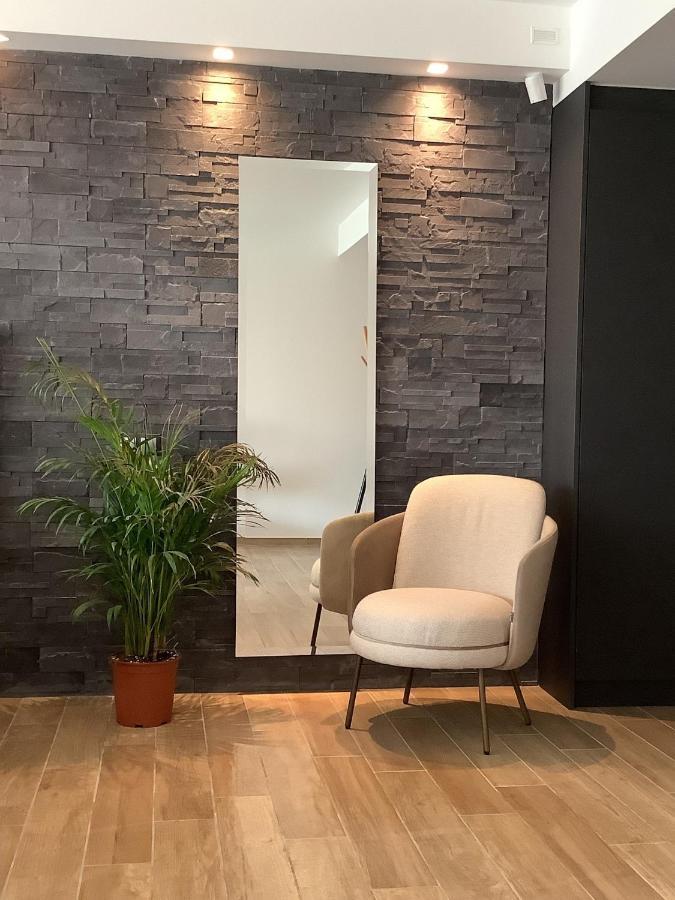 Sunny New Lovely Apartment 60 Meters From The Metro Atena Exterior foto
