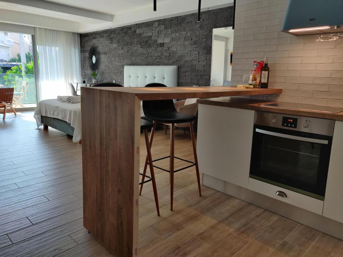 Sunny New Lovely Apartment 60 Meters From The Metro Atena Exterior foto